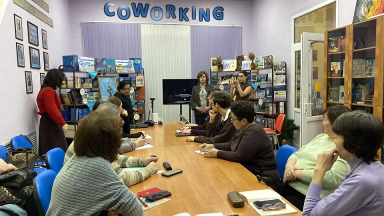 Ақтас кентінің тұрғындары үшін цифрлық сауаттылық және жасанды интеллект курсын ашу